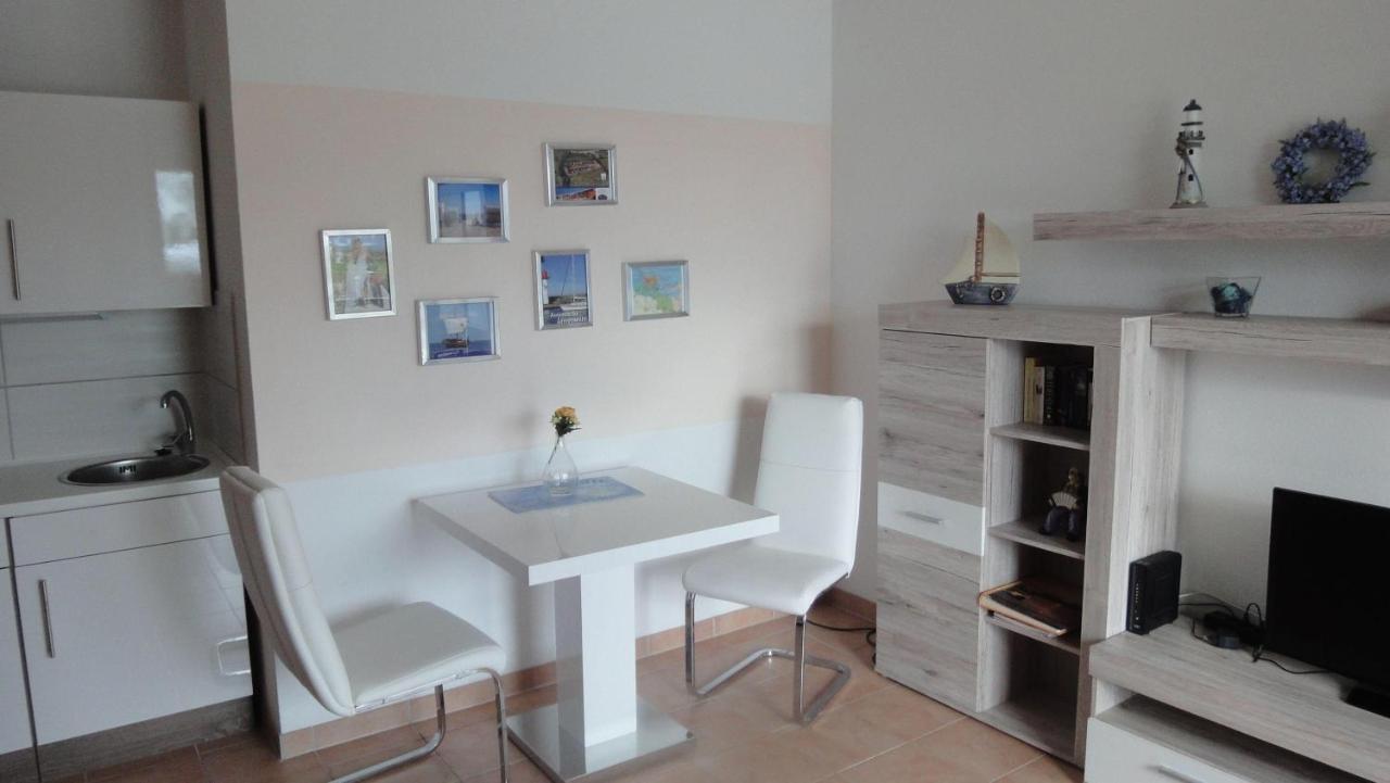 Fewo-Fuer-2-Pers-Hafenblick-2-Ueckermuende-Stettiner-Haff-Ostsee-Direkt-Yachthafen Apartment Екстериор снимка